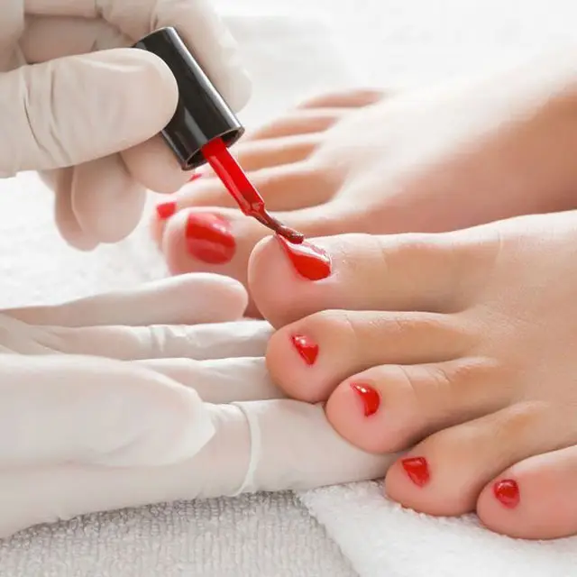 Pedicure Fussnägel farbig - lassen sie sich verwöhnen